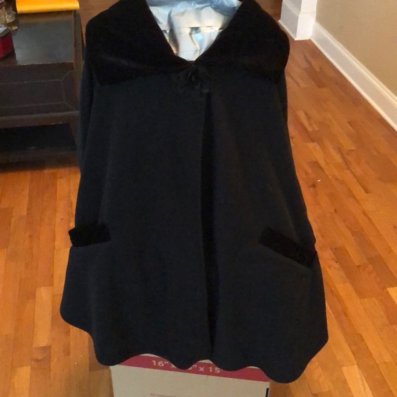 LeModa cape (Las) - Picture 4 of 5